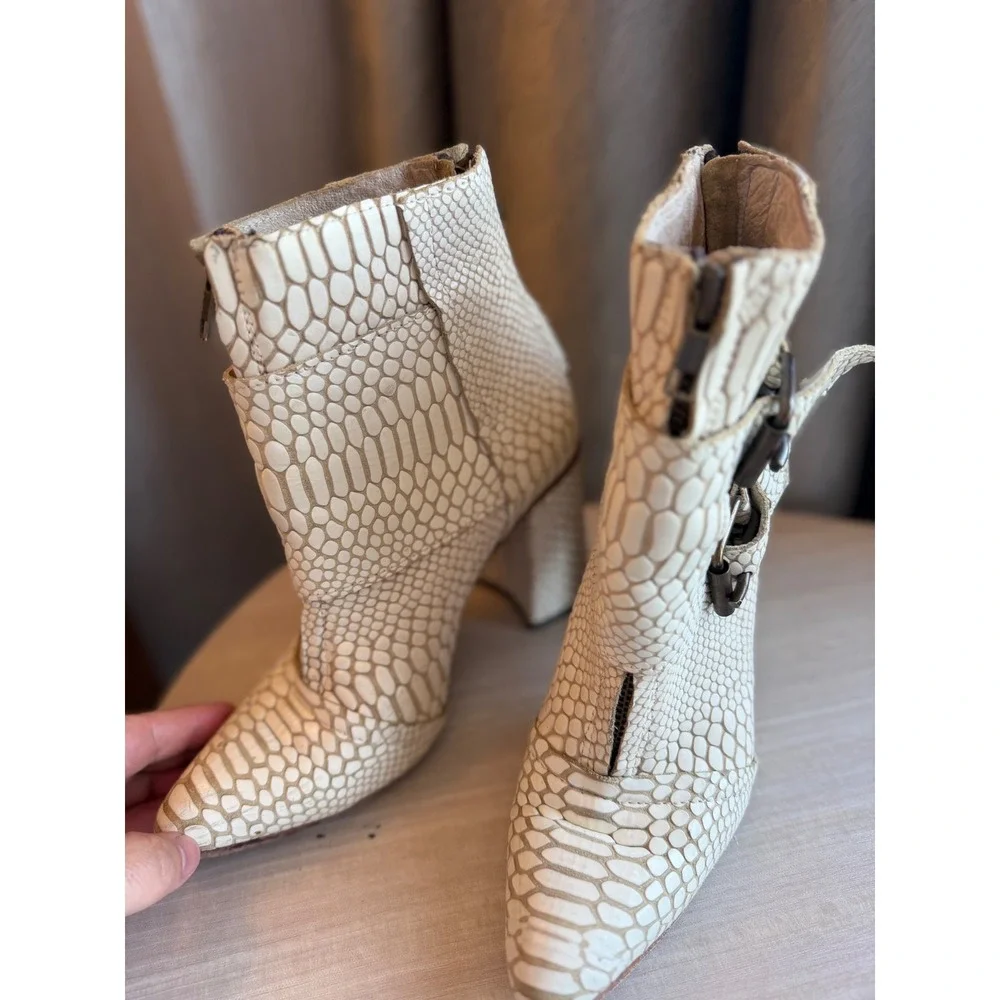 Freebird Joey Snakeskin Embossed Leather Ankle Boots Cream White Womens 8